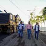 Supervisa Alcalde JM Unánue trabajos de pavimentación en Joyas de Mocambo